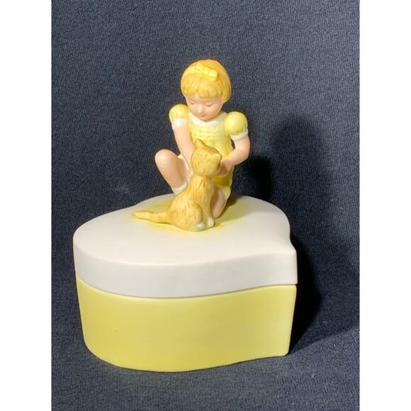 Yellow Porcelain Heart Shape Trinket Box Girl Petting Cat - Picture 6 of 8